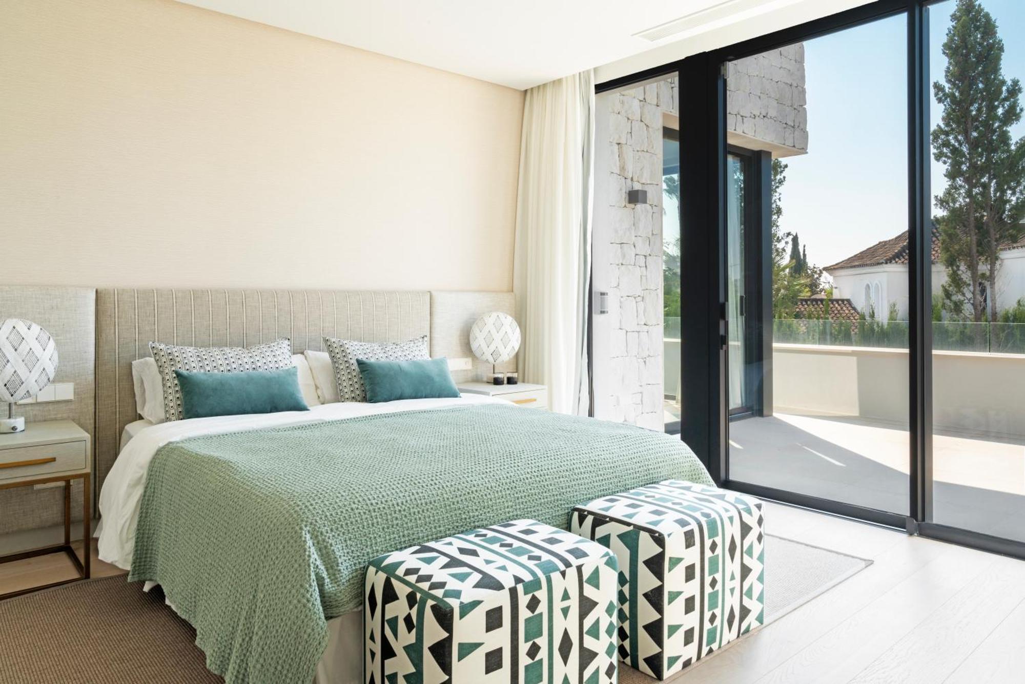 Martine, Nueva Andalucia, * Marbella