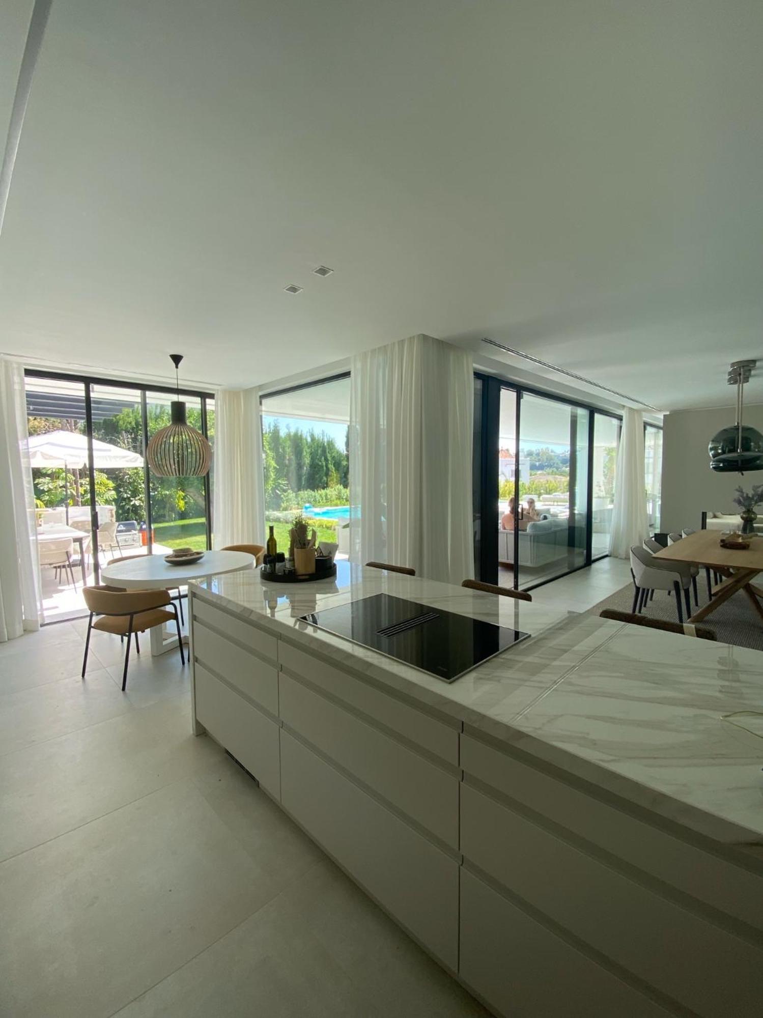 Martine, Nueva Andalucia, * Marbella