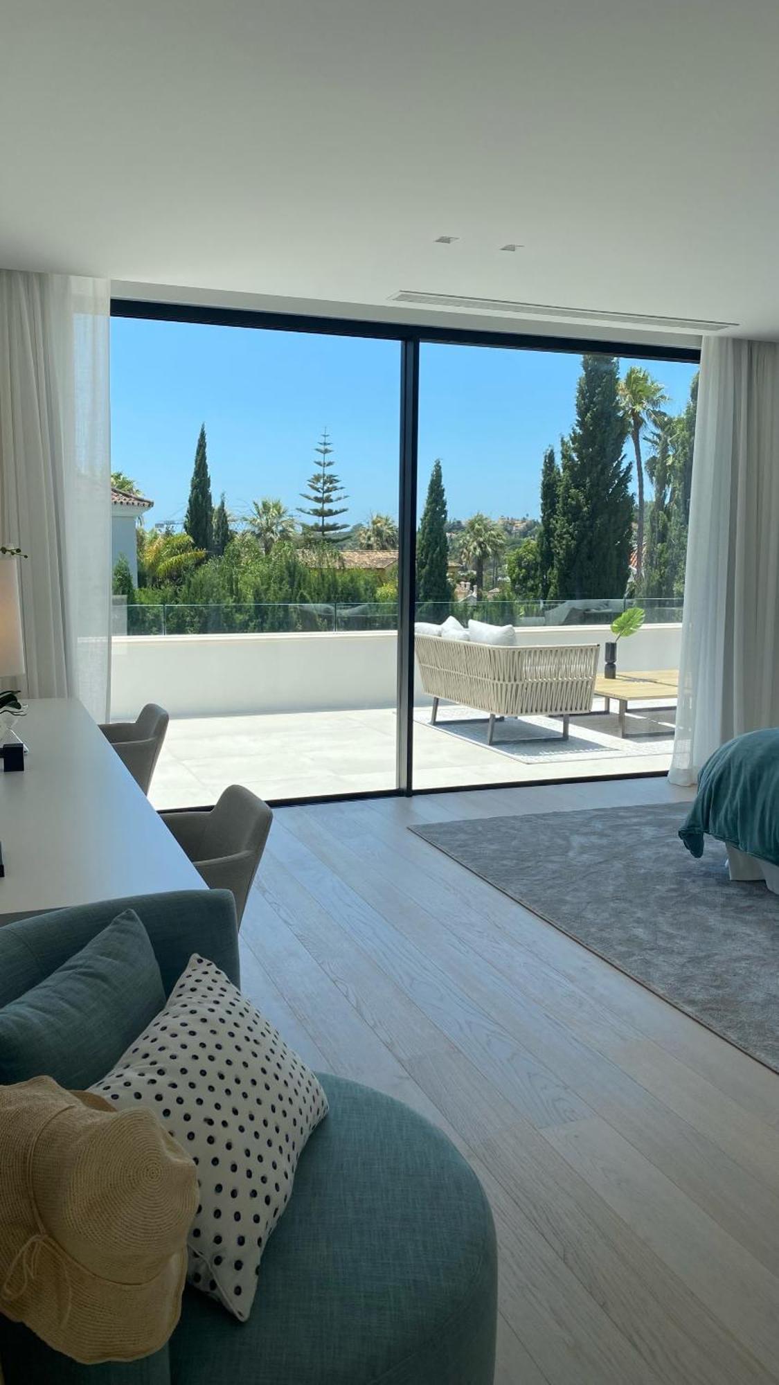 Martine, Nueva Andalucia, Holiday home