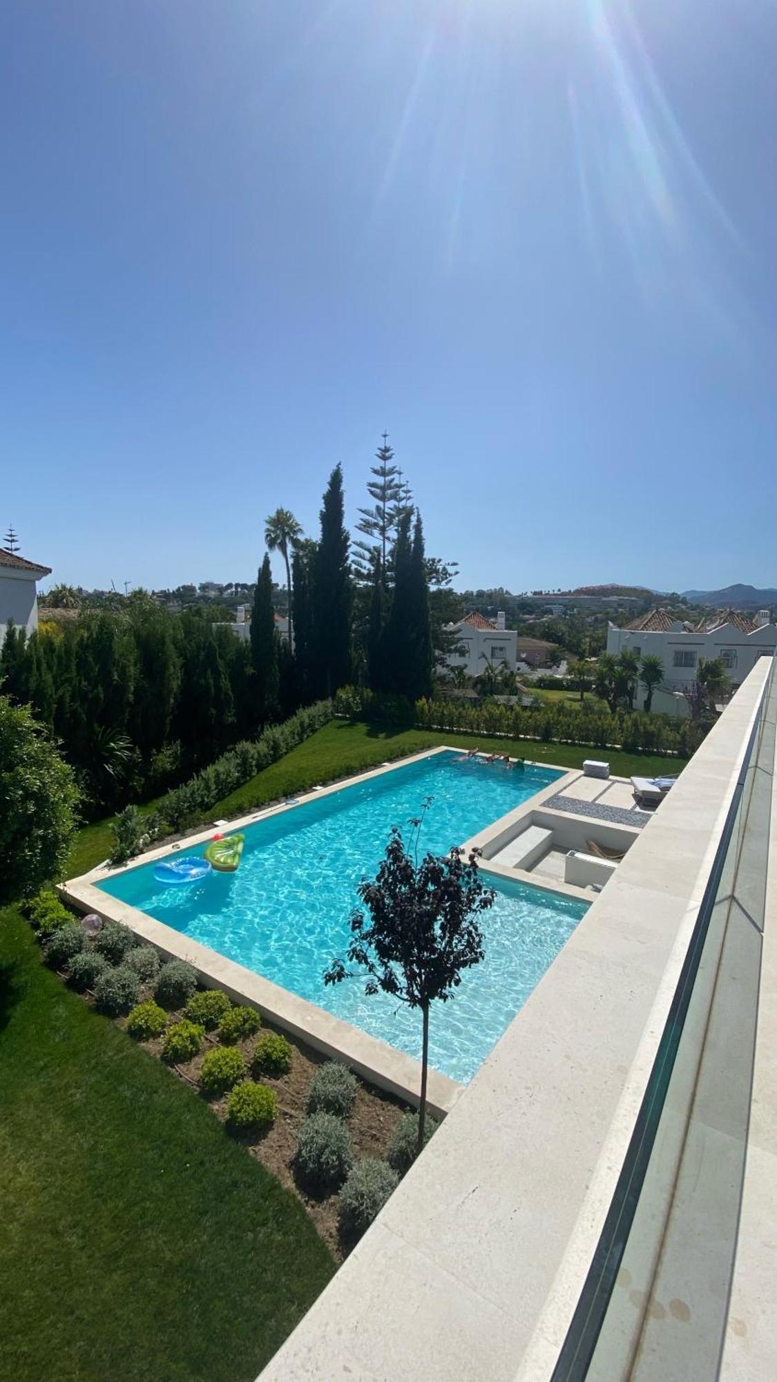 Martine, Nueva Andalucia, * Marbella