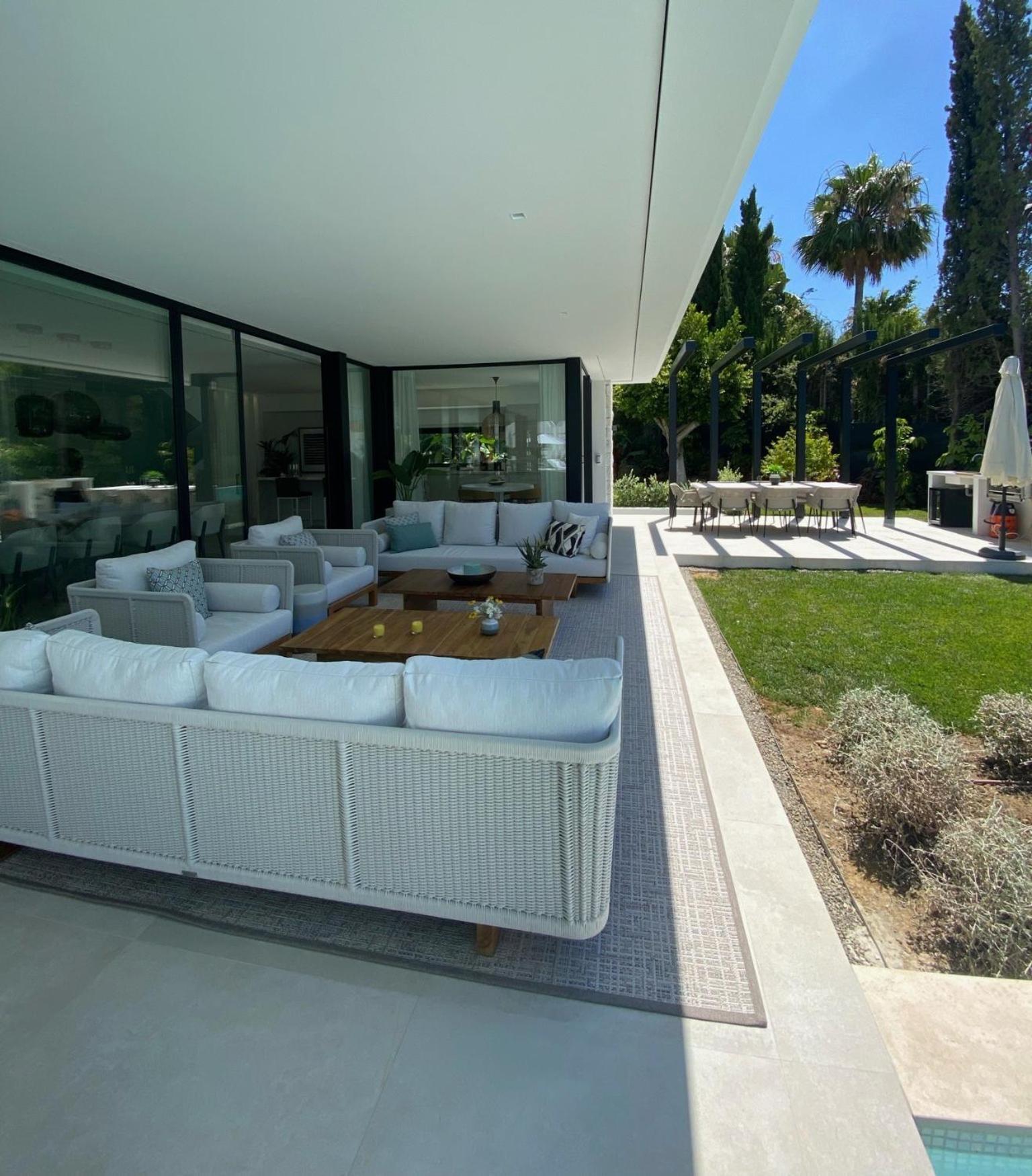 Martine, Nueva Andalucia,